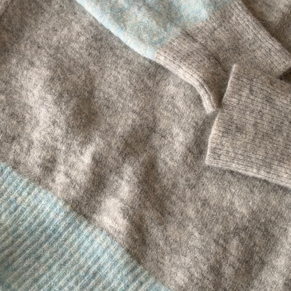 Banana Republic Wool Crew Neck - Picture 6 of 6